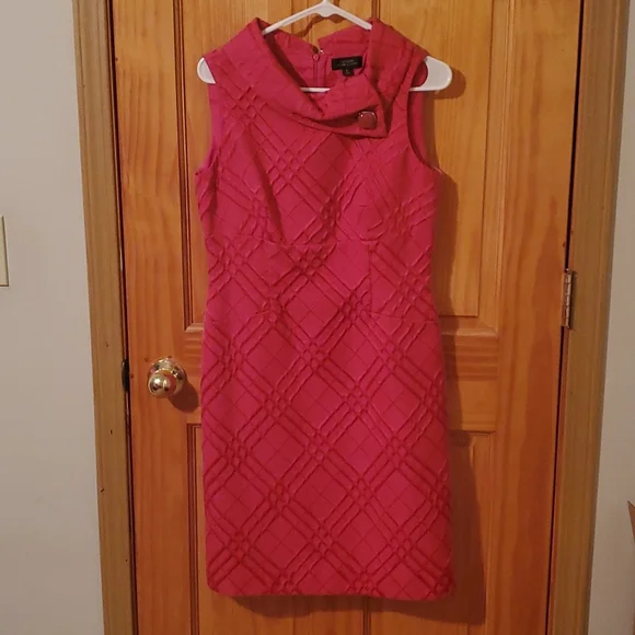 Pink size 8 Tahari Arthur S Levine dress Pink size 8 Tahari Arthur S Levine dress